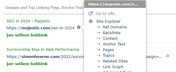 Screenshot da Majestic.com che mostra come si utilizza l'icona a ingranaggio per aprire un URL, evidenziando un backlink a un articolo intitolato 'SEO nel 2024 - Majestic', con il dominio Majestic.com e metriche SEO associate come Dominio pagina con miglior backlink e anchor text.